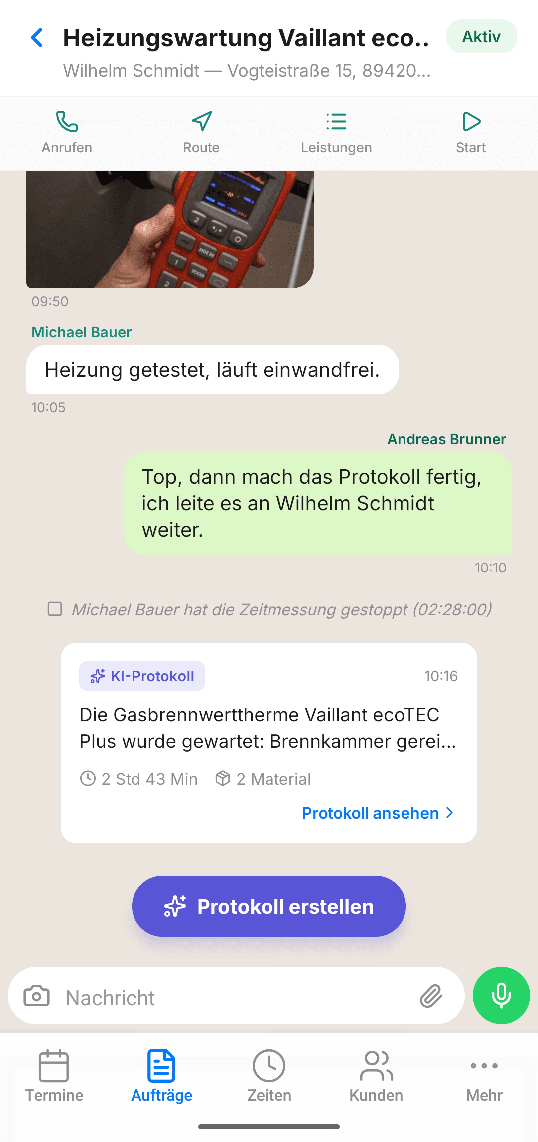 Büromeister-App: Auftrags-Chat mit Baustellenfoto, Nachrichten und KI-Protokoll